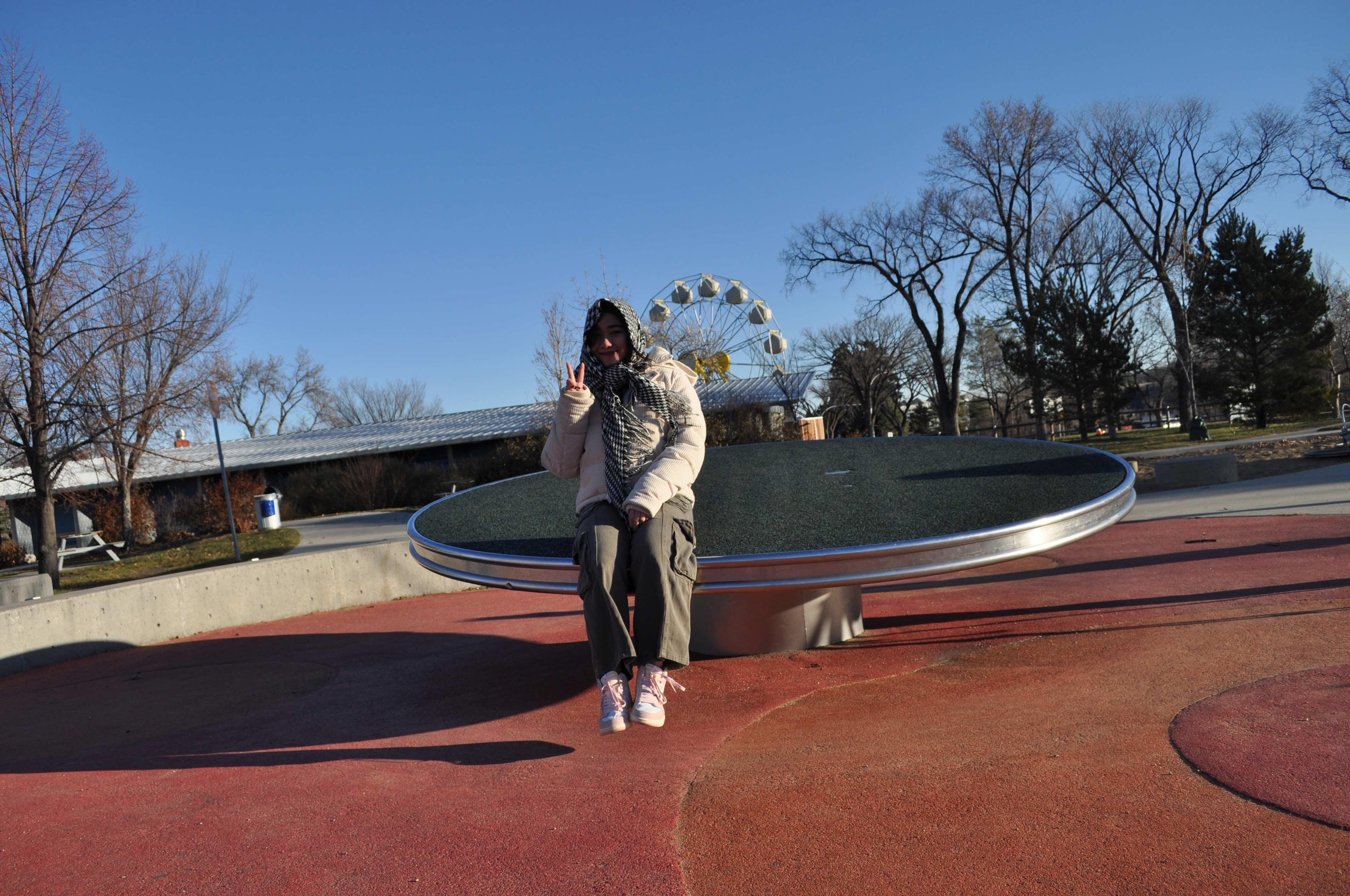 Frozen action spinning girl